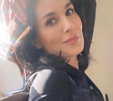 Єфросиніна топлес покрутила дупцею і показала, як святкувала 44-річчя. ВІДЕО