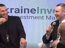 Розсмішив брата: як мер Кличко у Давосі намагався діджиталізейшн вимовити