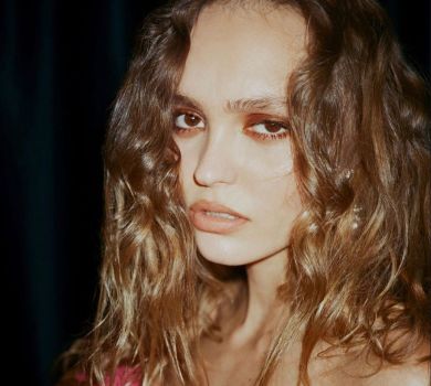 Донька Деппа засвітила соски на обкладинці глянцю. Фото