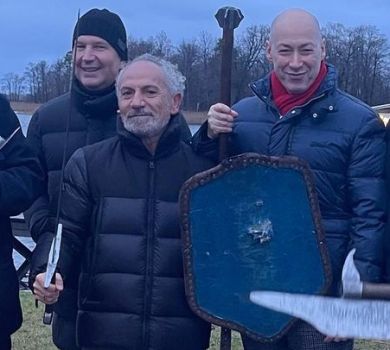 Гордон, Аваков і Шустер взялися за холодну зброю у Литві. ОНОВЛЕНО