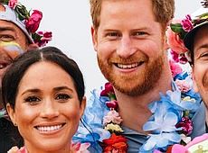 Боса і заквітчана Маркл на пляжі пожалілася на проблеми зі сном