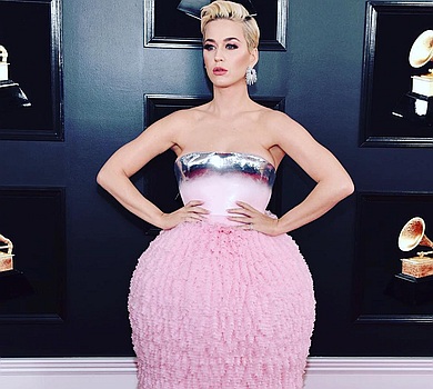 Сукні Греммі-2019: тістечко Кеті Перрі, перлина Карді Бі та сріблясті Лопес із Lady Gaga 