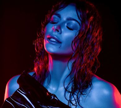 Я тебя ждала, мы не попрощались: мокрокоса Лорак драматично постояла у новому кліпі