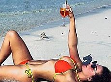 Ноги як у Арні: Седокова вразила мережу м’язистим тілом у купальнику