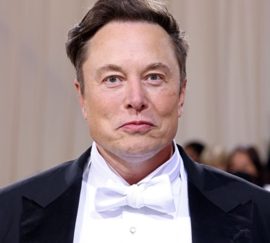 Листівка за $12 тисяч: колишня Маска виставила на аукціон подаровані ним речі