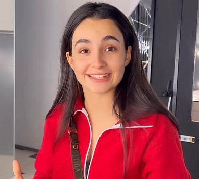 Трінчер здивувала новим заняттям та показала, де зараз її наречений 