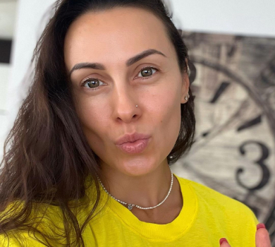 57 кг відбірного щастя: діджейка Нана в домашньому міні грайливо потанцювала на камеру