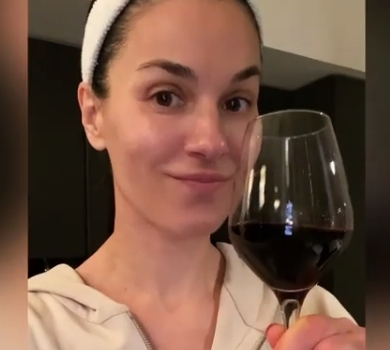 З винцем та гарбузовою кашею: Єфросиніна показала, як її хлопці ялинку прикрашали