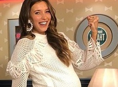 Дуже вагітна Тодоренко гайнула до запального танцю. ВІДЕО