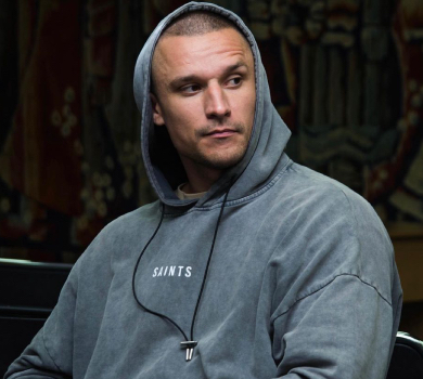 Голоторсий Цимбалюк показав розваги з коханою на дивані. ФОТО