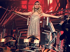 Київське шоу Лободи: космічна сцена, залізний кінь та дочка у залі. ФОТО