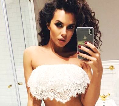 Каменських знялася в ванній у спідньому зі штори. ФОТО