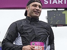 Кличко радісно змок на бігу заради доброї справи. ФОТО