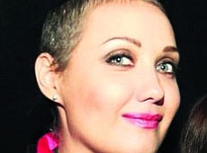 Власовій зробили операцію і провели курс хіміотерапії