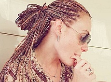 Слава НеАнгел змінила зачіску та похвалилася фігурою. ФОТО