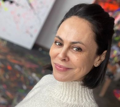 Дружина Кличка виставила на аукціон свою розмальовану джинсівку