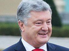 2018-й у курйозах і сюрпризах: Гройсман і робот, котодебют Порошенка та сирники ЮВТ