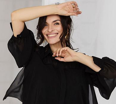 Мейхер повигиналася перед камерою, засвітивши вражаючий прес