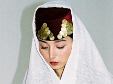 Кримські татарки в національних убраннях знялися для американського Vogue