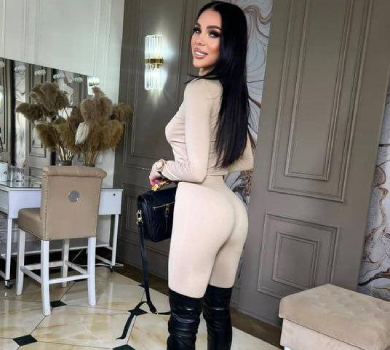 Новий рік у Парижі та Мерседес IVANKA: пресофіцерка ДПСУ підірвала мережу лакшері-гламуром