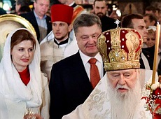 Порошенко на Великдень обійшов кілька храмів, а Парубій з родиною святкує у Львові