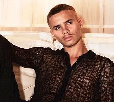 Мамина гордість: Ромео Бекхем у прозорій сорочці попозував для корейського глянцю. ФОТО