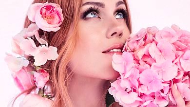 Alyosha в спідньому та в ошатних вбраннях заспівала серед рибок та хмар. ВІДЕО