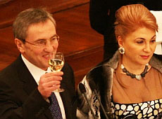 Дипломати і зачіска дружини Черновецького: шик, блиск, краса