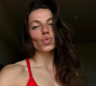 Масаж попи та вправи з гумкою: Бех показала свою ранкову рутину. ФОТО