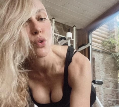 Виграють лише груди: декольтована Полякова назвала кількість зайвих кіло і показала, як їх зганяє