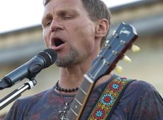 Скрипка у квіточках заспівав для бійців АТО. ФОТО