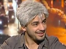 Мустафу Найєма показали з волоссям та автоматом. ВІДЕО