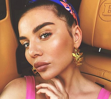 Седокова згадала, як цілувалася з помідорами та робила ліпосакцію   