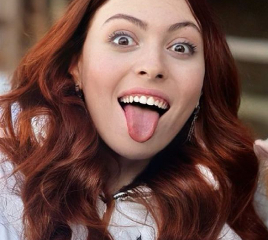 Щойно з салону краси: донька Полякової показалася з накрученими пасмами та яскравим мейком