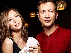 Ступка з купою друзів похрестив доньку. ФОТО