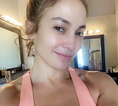 51-річна Лопес показала ранкову себе без мейкапу