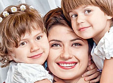 Дочка Ванникової підгодовує Ющенка цукерками