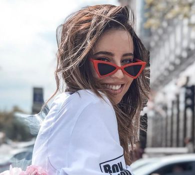 Дорофєєва в купальнику розкрила обійми на турецькому курорті