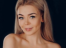 Гросу натякнула на заручини? ФОТО