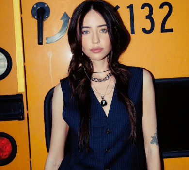 Дорофєєва у напівпрозорій майці пораділа літу. ФОТО