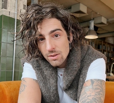 Татуювання як доказ: у мережі запідозрили, із ким крутить роман Дантес