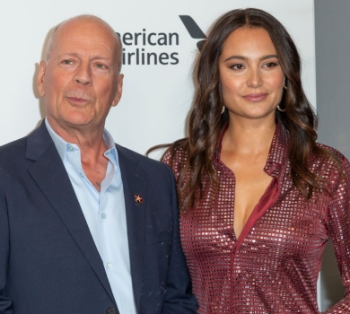 Дайте йому простору: засмучена дружина хворого на деменцію Вілліса звернулася до папараці