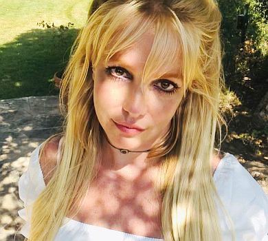 Брітні Спірз у трусиках гладила свої циці в химерному танці. ВІДЕО 