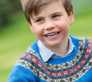 Принцу Луї 5: веселі фото малюка у тачці та з Кейт Міддлтон