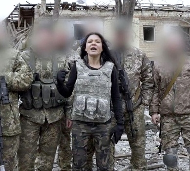 Руслана на зруйнованій площі в Бородянці заспівала гімн разом із українськими захисниками. ВІДЕО