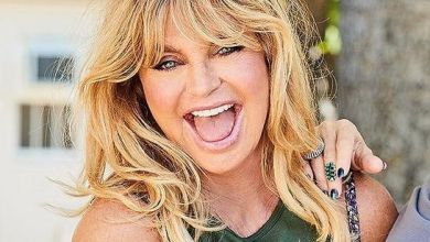 76-річна Голді Хоун у трико показала вправи з пляшками вина. ВІДЕО