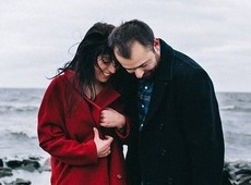 Вода і вітер: Джамала з нареченим показали лав-сторі біля моря 