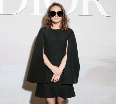Портман, Маск, Джилленхол та інші зірки вигуляли чорні луки на показі Dior у Парижі