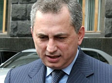 Друг Ахметова їсть торти Порошенка і змушений засмагати на морі 