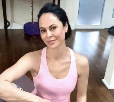 Усе має бути в балансі: ексдружина Кличка в обтислому спортлуці повигиналася на килимку